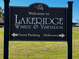 Lakeridge Winery sign
